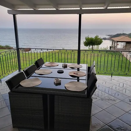 Navarino Baths Sea-front Estate Willa