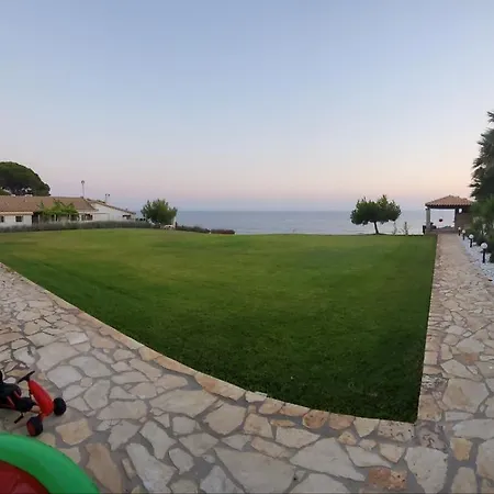 Βίλα Navarino Baths Sea-front Estate