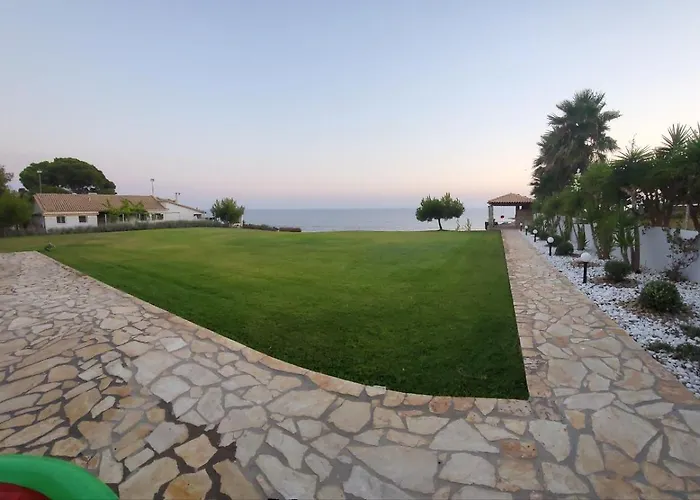 Navarino Baths Sea-front Estate Villa *