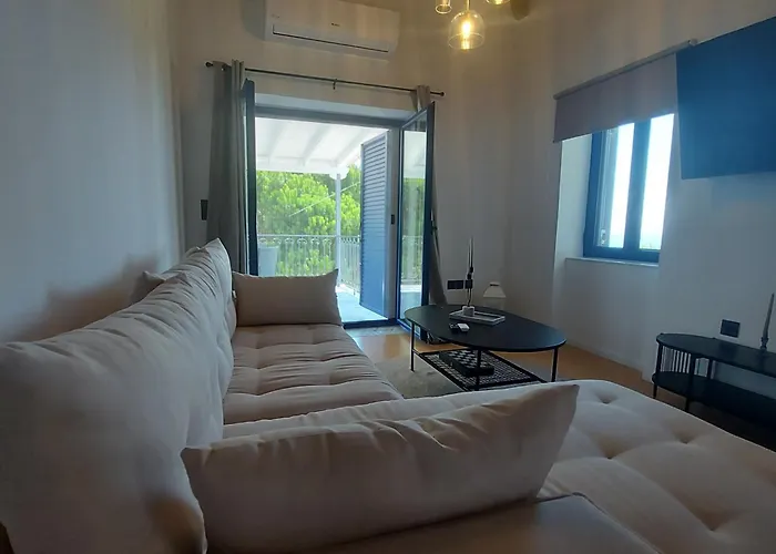 Villa Navarino Baths Sea-front Estate Vromonérion