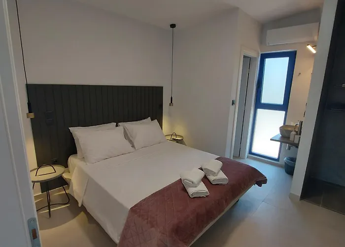 Navarino Baths Sea-front Estate Vromonérion