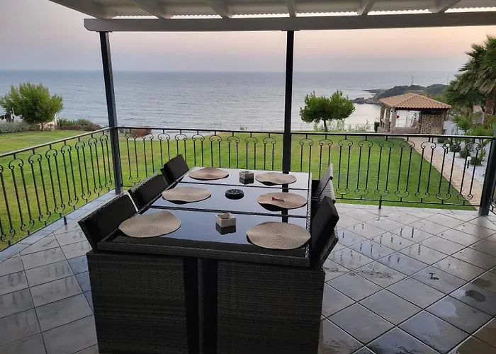 Navarino Baths Sea-front Estate Villa