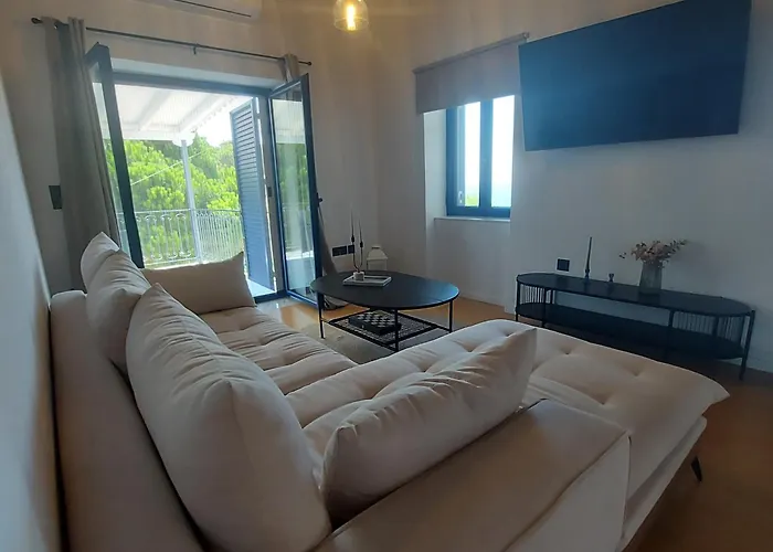 Navarino Baths Sea-front Estate Villa Vromonérion