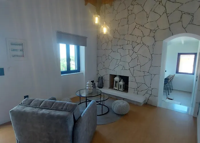 Navarino Baths Sea-front Estate * Vromonérion