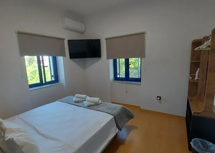 Villa Navarino Baths Sea-front Estate Vromonérion