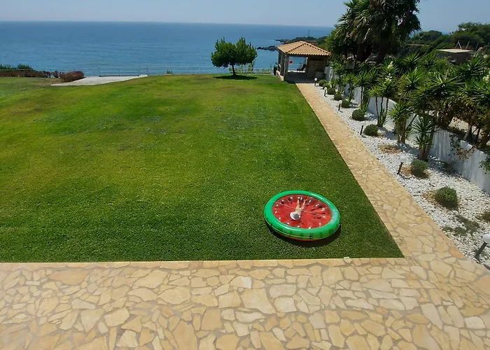 Vila Navarino Baths Sea-front Estate Vromonérion